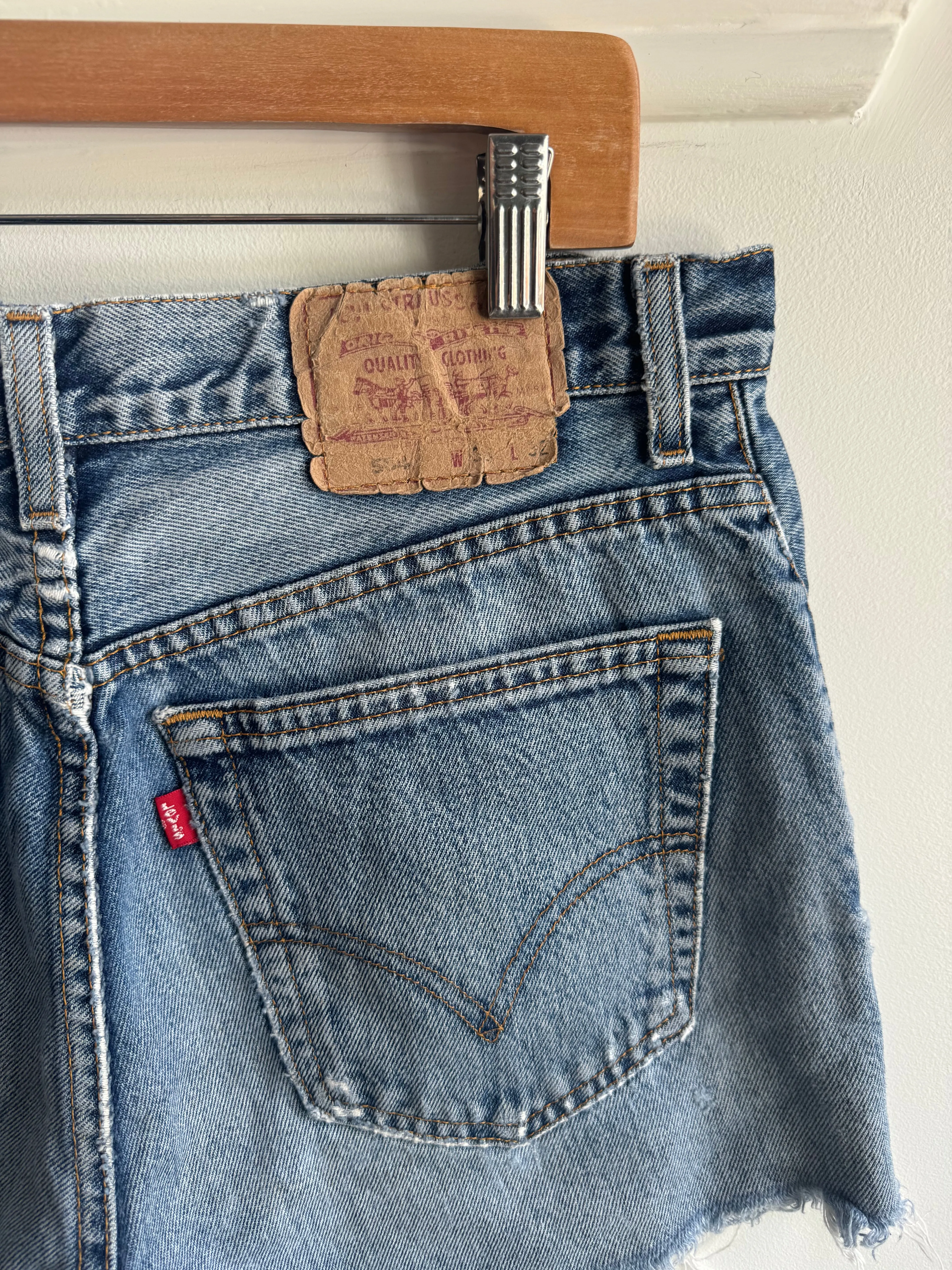 Denim Levis Cut Off Denim Shorts- w Ripped leg - W33