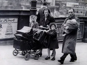 Off on their hols... (Print 2156267)