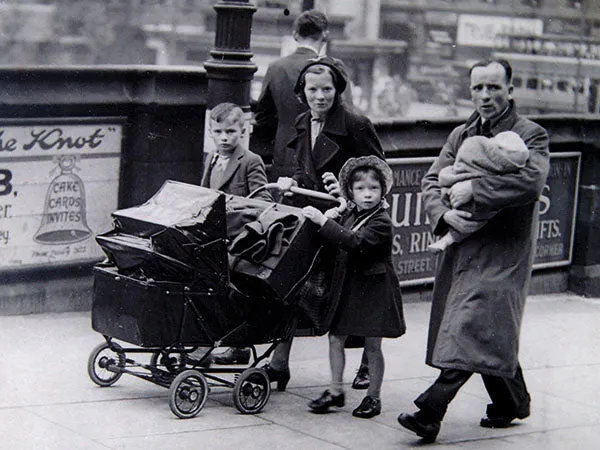 Off on their hols... (Print 2156267)