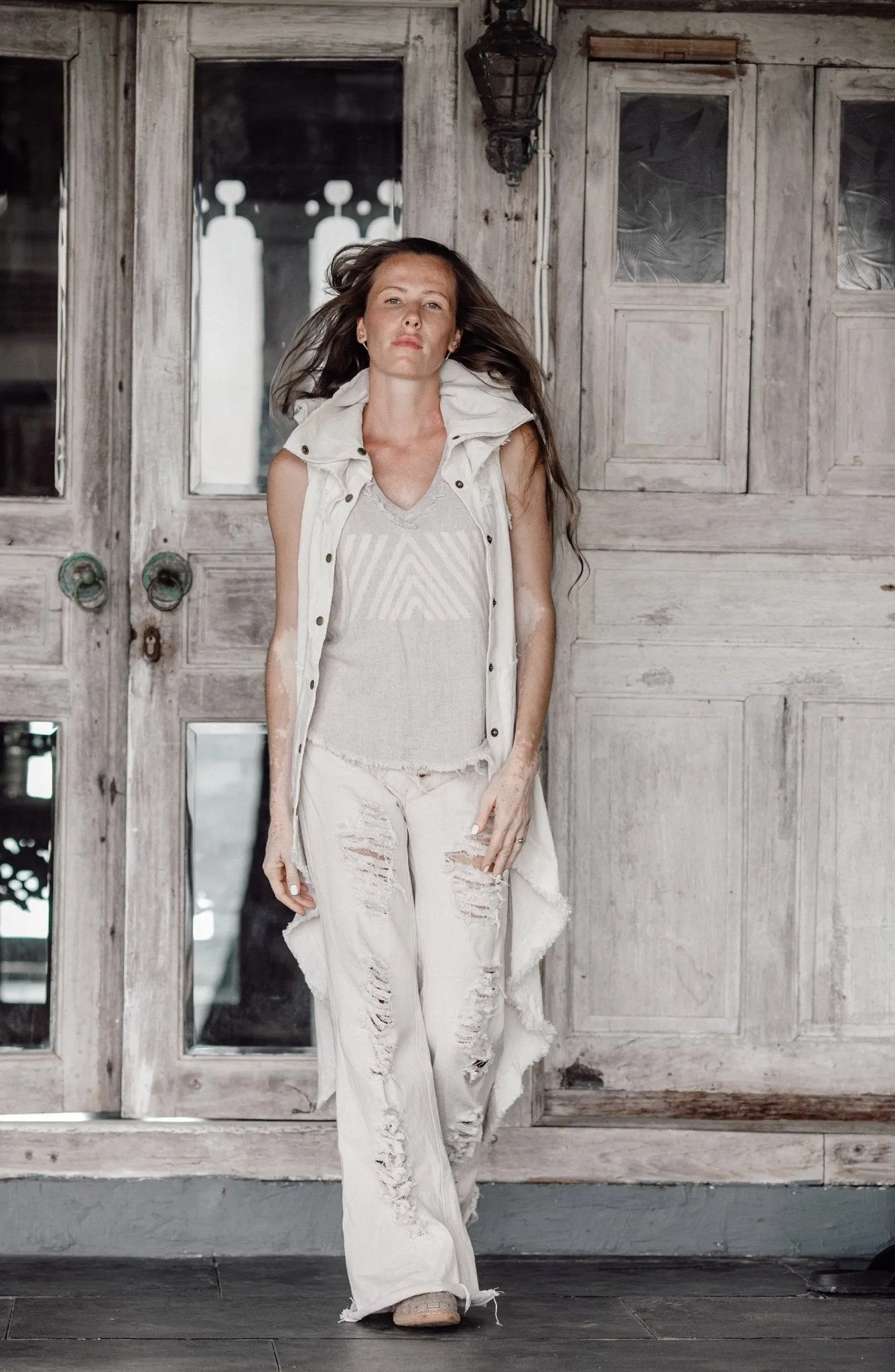 V Neck Rayon Linen Tank Top with Geometric Print / Grey