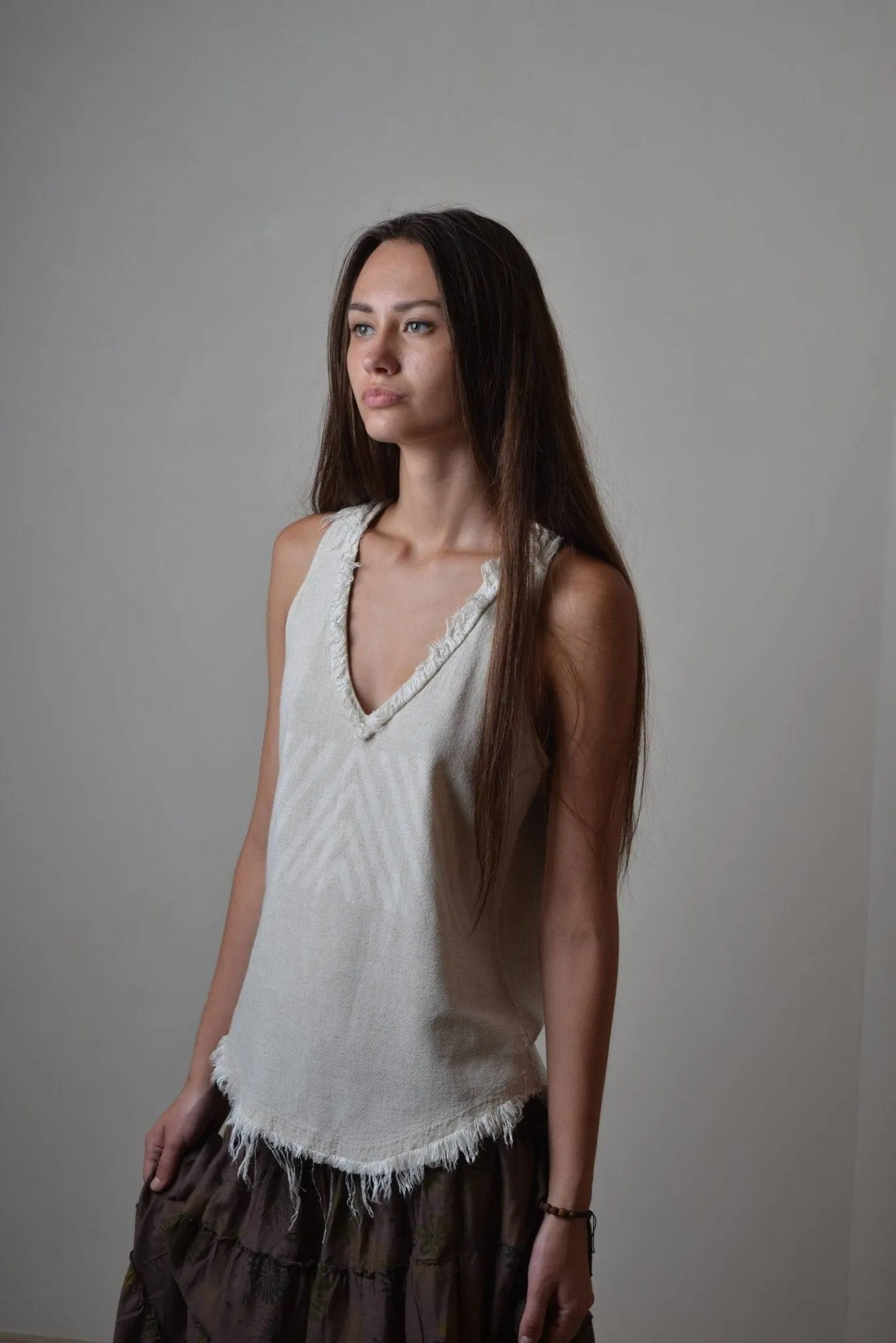 V Neck Rayon Linen Tank Top with Geometric Print / Grey